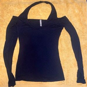 Cute strapless black shirt with around the neck strap. Very coquette
